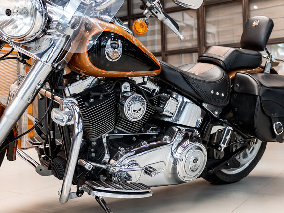 2008 Harley-Davidson Fat Boy, золотистый, 1300000 рублей - вид 32