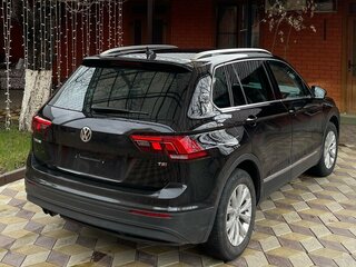 2017 Volkswagen Tiguan II, чёрный, 1850000 рублей, вид 2