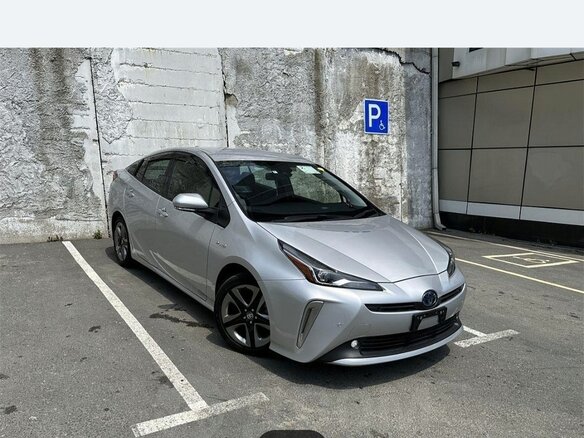 2020 Toyota Prius IV Рестайлинг (XW50), серый, 2200000 рублей