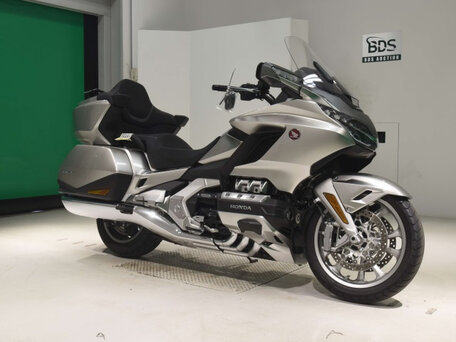 2023 Honda GL 1800 Gold Wing, серебристый, 2700000 рублей, вид 3