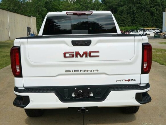 2022 GMC Sierra Crew Cab IV Рестайлинг, белый, 8500000 рублей - вид 3