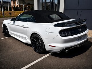 2021 Ford Mustang VI Рестайлинг, белый, 3700000 рублей, вид 4