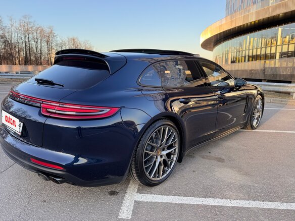 2019 Porsche Panamera 4 Sport Turismo II, синий, 7100000 рублей - вид 9