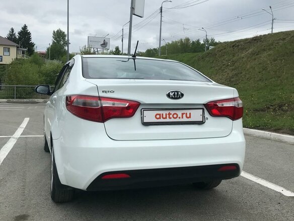 2015 Kia Rio III Рестайлинг, белый, 1000000 рублей - вид 2