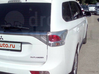 2013 Mitsubishi Outlander III, белый, 1400000 рублей, вид 5