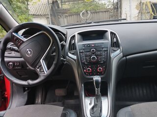 2011 Opel Astra J, красный, 750000 рублей, вид 4