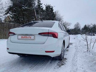 2021 Skoda Octavia IV (A8), белый, 2000000 рублей, вид 5
