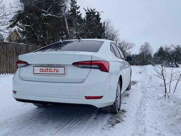2021 Skoda Octavia IV (A8), белый, 2000000 рублей - вид 4