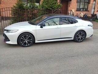 2021 Toyota Camry VIII (XV70), белый, 3000000 рублей, вид 3