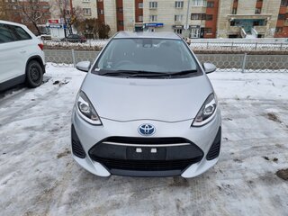 2019 Toyota Aqua I Рестайлинг 2, серебристый, 1295000 рублей, вид 2