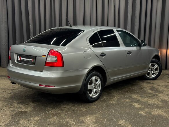 2011 Skoda Octavia II (A5) Рестайлинг, серый - вид 1
