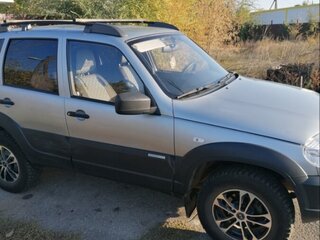 2014 Chevrolet Niva I Рестайлинг, серебристый, 650000 рублей, вид 2