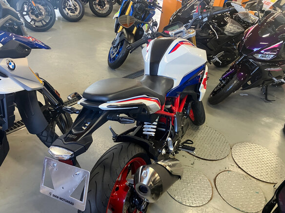 2023 BMW G 310 R, белый, 550000 рублей - вид 2