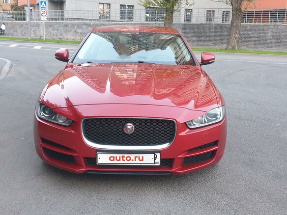 2015 Jaguar XE I, красный, 2150000 рублей - вид 2