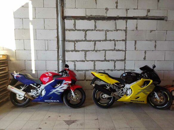 2000 Honda CBR 600F, красный, 450000 рублей