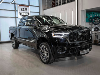 2026 Ram 1500 Crew Cab V Рестайлинг, чёрный, 10360356 рублей, вид 4