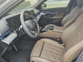 2025 BMW 5 серии 520i VIII (G60/G61/G68), серебристый, 6700777 рублей, вид 4