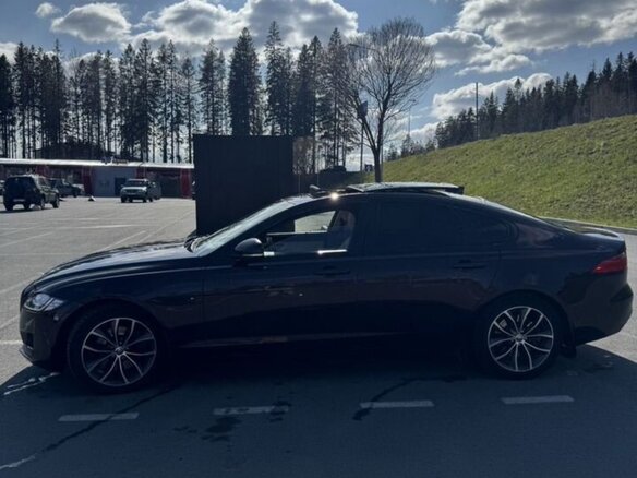 2017 Jaguar XF II, красный, 2400000 рублей - вид 5