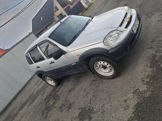 2009 Chevrolet Niva I Рестайлинг, серебристый, 410000 рублей, вид 2