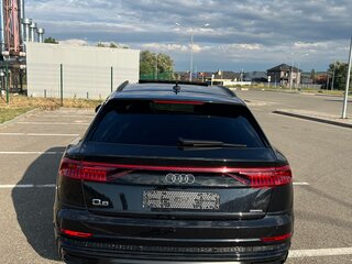 2020 Audi Q8 55 TFSI I (4M), чёрный, 6350000 рублей, вид 3