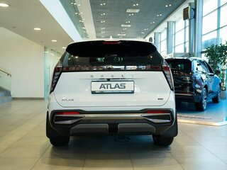 2026 Geely Atlas II, белый, 3904990 рублей, вид 4