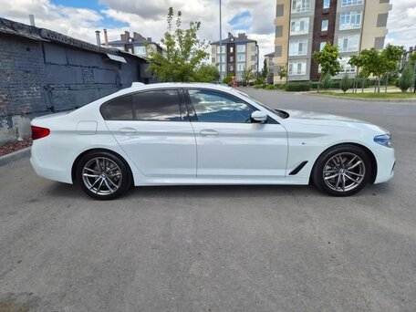 2020 BMW 5 серии 520i VII (G30/G31/G38), белый, 4050000 рублей, вид 5