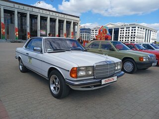 1982 Mercedes-Benz W123 230 4-speed, белый, 3499000 рублей, вид 1