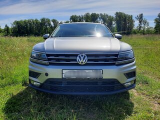 2018 Volkswagen Tiguan II, серый, 2490000 рублей, вид 2