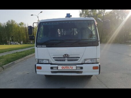 2004 Nissan Diesel Condor, белый, 6000000 рублей, вид 2