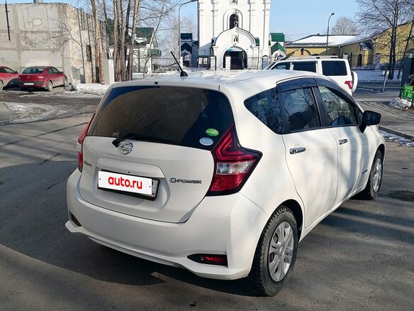 2017 Nissan Note e-Power II Рестайлинг, белый, 1050000 рублей - вид 2
