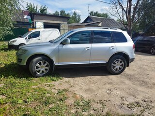 2008 Volkswagen Touareg I Рестайлинг, серебристый, 1350000 рублей, вид 4