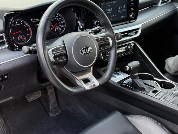 2021 Kia K5 III, чёрный, 2100000 рублей - вид 5
