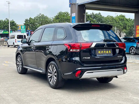 2022 Mitsubishi Outlander III Рестайлинг 3, чёрный, 1680000 рублей, вид 5