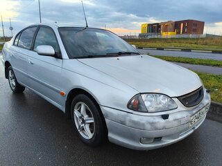 2002 Toyota Avensis I Рестайлинг, серебристый, 290000 рублей, вид 2