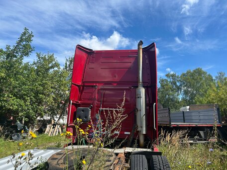 2004 Volvo VNL, красный, 2500000 рублей, вид 3