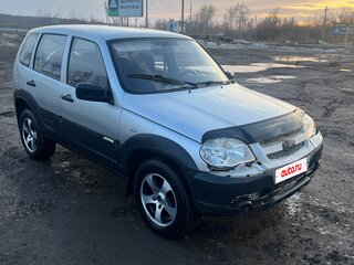 2012 Chevrolet Niva I Рестайлинг, серебристый, 220000 рублей, вид 2