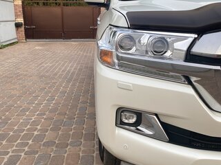 2019 Toyota Land Cruiser 200 Series Рестайлинг 2, белый, 6000000 рублей, вид 3