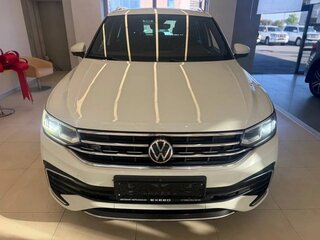 2020 Volkswagen Tiguan II Рестайлинг, белый, 3320000 рублей, вид 2
