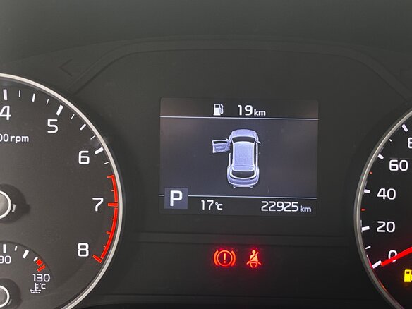 2021 Kia Sportage IV Рестайлинг, серый, 3150000 рублей - вид 6