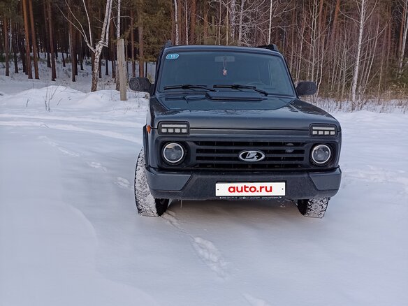 2017 Lada (ВАЗ) 2121 (4x4) Urban I Рестайлинг, серебристый, 750000 рублей