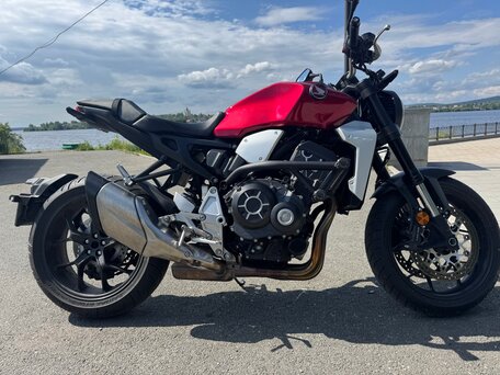 2020 Honda CB 1000R, красный, 999999 рублей, вид 2