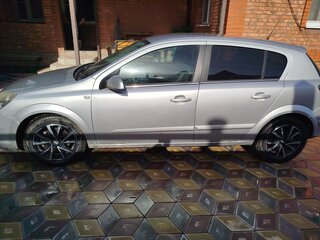 2008 Opel Astra H Рестайлинг, серебристый, 350000 рублей, вид 3