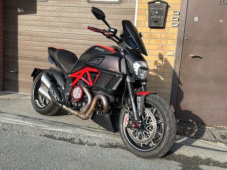2015 Ducati Diavel Carbon, красный, 1550000 рублей, вид 3