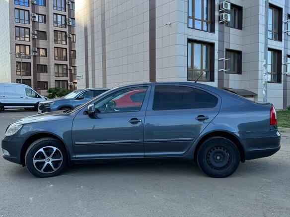 2012 Skoda Octavia II (A5) Рестайлинг, серый, 995000 рублей - вид 6