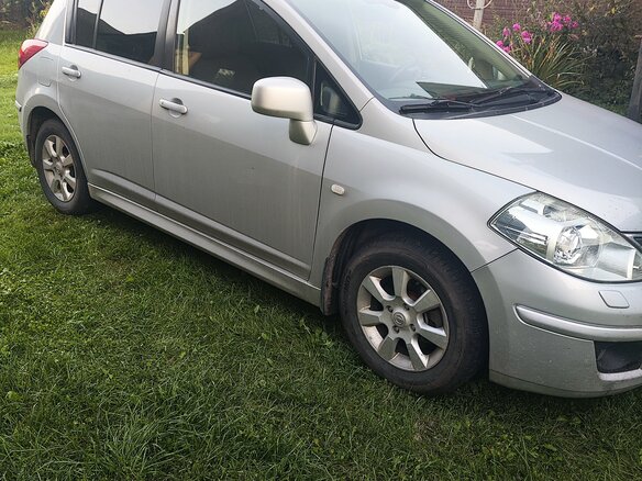 2011 Nissan Tiida I Рестайлинг, серебристый, 900000 рублей - вид 2