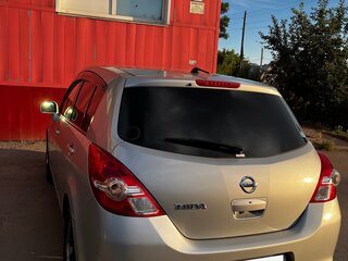 2012 Nissan Tiida I Рестайлинг, серебристый, 900000 рублей, вид 2