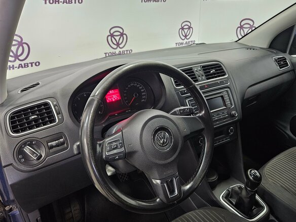 2013 Volkswagen Polo V, синий, 575000 рублей - вид 10