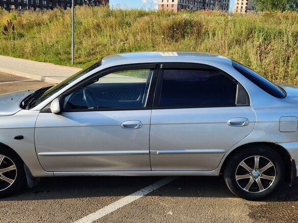 2006 Kia Spectra I Рестайлинг 2, серебристый, 250000 рублей - вид 3