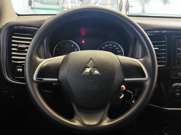 2015 Mitsubishi Outlander III Рестайлинг 2, белый, 1350000 рублей - вид 7