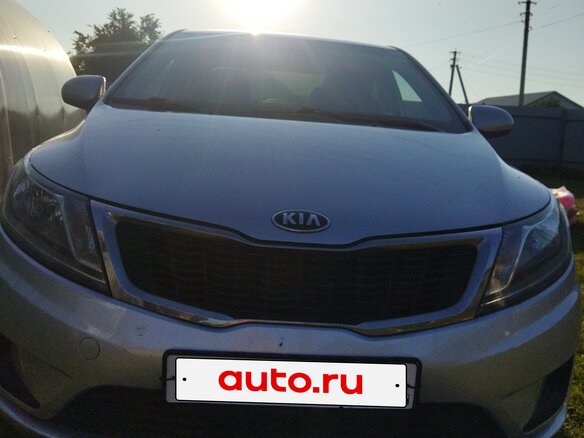 2014 Kia Rio III, серебристый, 750000 рублей